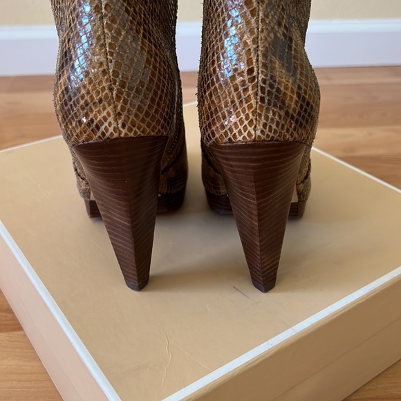 Michael Kors Codie toe out Boot - Picture 7 of 10